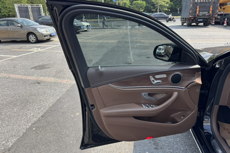 奔驰E级 2021款 E 260 L中控内饰7013