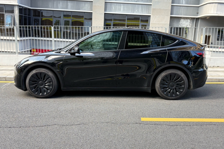 特斯拉 Model Y 2022款 后轮驱动版车身外观6011