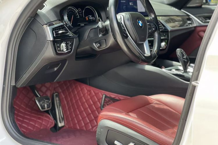 宝马5系 2018款 530Li 领先型 M运动套装中控内饰7004