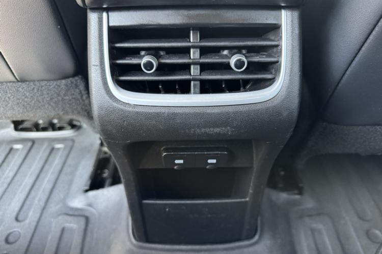 坦克300 2021款 越野版 2.0T 挑战者局部细节9004