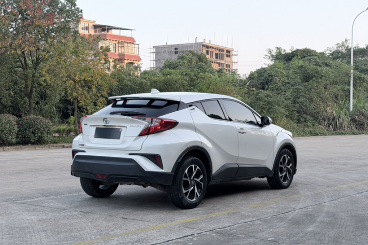 丰田C-HR 2018款 2.0L 领先天窗版 国V车身外观6003