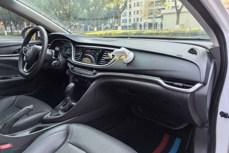 别克 英朗 2021款 改款 典范 1.5L 自动精英型中控内饰7004