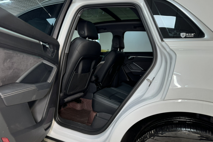 奥迪Q3 2024款 35 TFSI 时尚动感型中控内饰7004