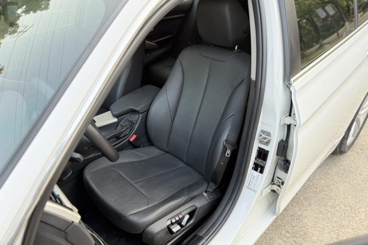 宝马3系 2016款 320Li 时尚型局部细节41