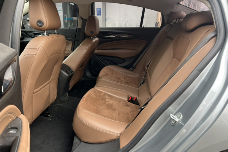 别克 君威 2023款 652T 智享型中控内饰7003