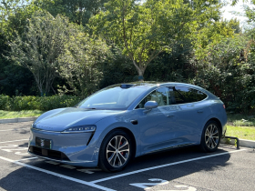 鸿蒙智行 智界R7 2024款 纯电 736km UItra