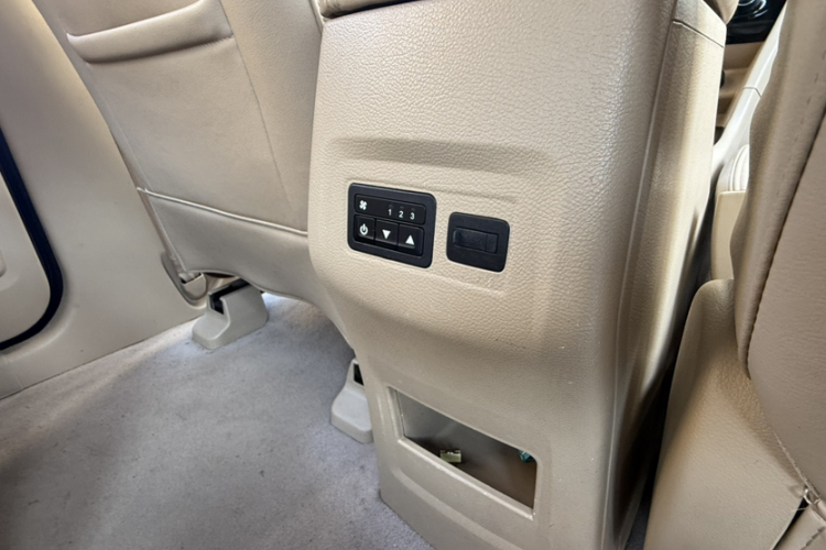 宝骏730 2016款 1.8L iAMT豪华型 7座中控内饰7006