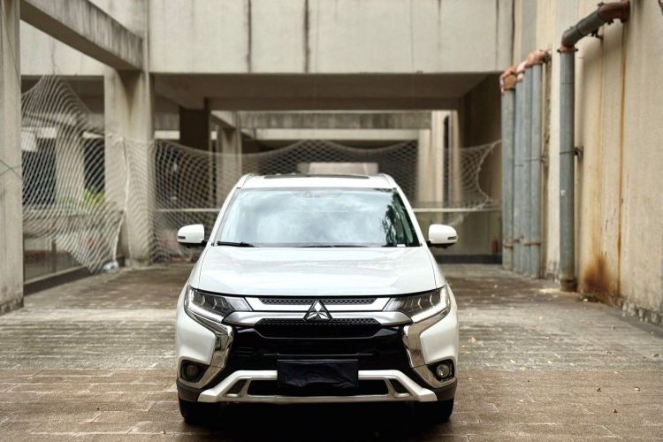 三菱 欧蓝德 2021款 2.4L 四驱致享版 7座车身外观6005