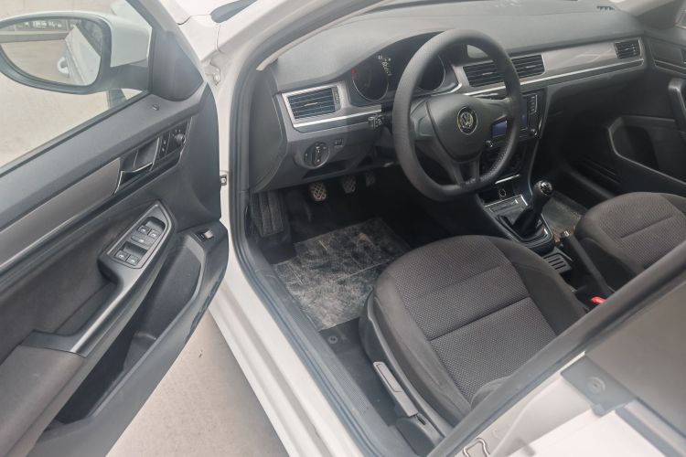 大众 2019款 宝来·传奇 1.5L 手动时尚型 国VI中控内饰7002