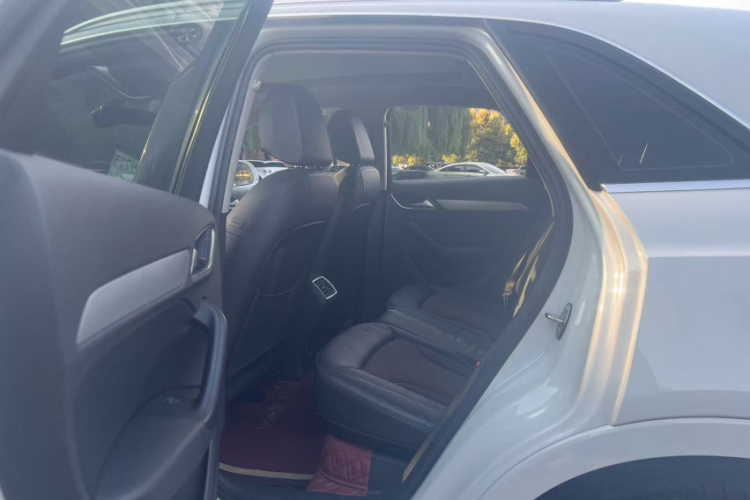 奥迪Q3 2018款 30周年年型 30 TFSI 时尚型中控内饰7004