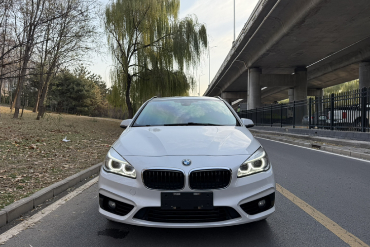 宝马2系旅行车 2016款 218i 运动设计套装车身外观6005