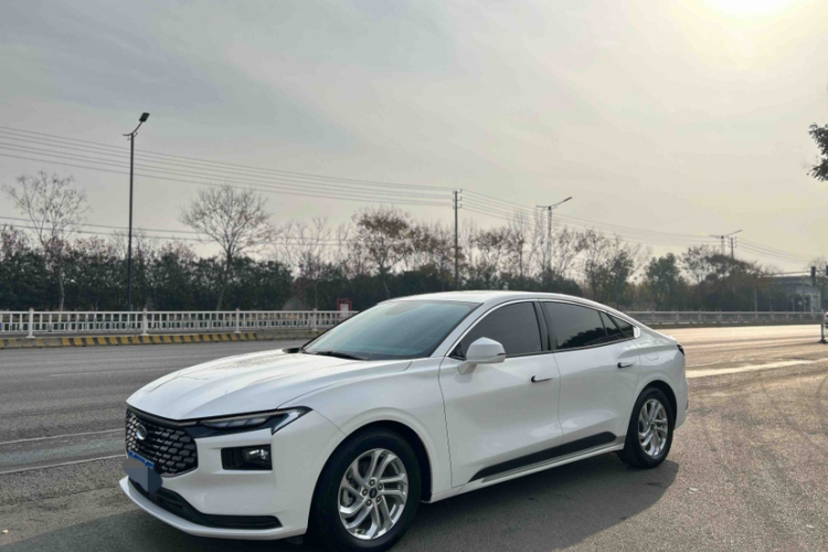 福特 蒙迪欧 2023款 EcoBoost 180 舒雅型车身外观1