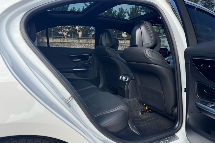 奔驰C级 2025款 C 260 L 运动版中控内饰7011