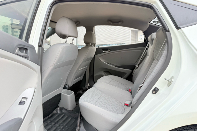 现代 瑞纳 2014款 1.4L 自动智能型GLS中控内饰7002