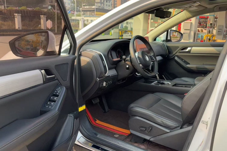 比亚迪 唐 2018款 2.0T 自动智联尊贵型 7座 国V中控内饰7004