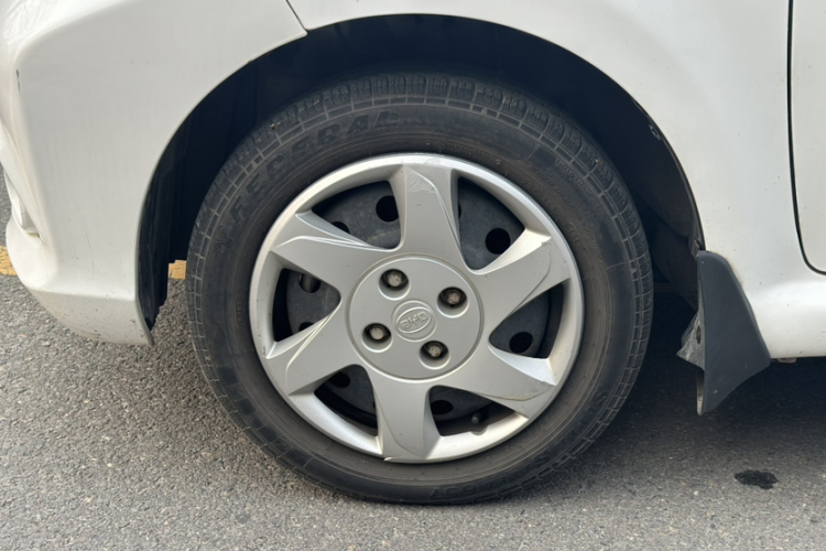 比亚迪F0 2015款 1.0L AMT 铉酷型车身外观6010