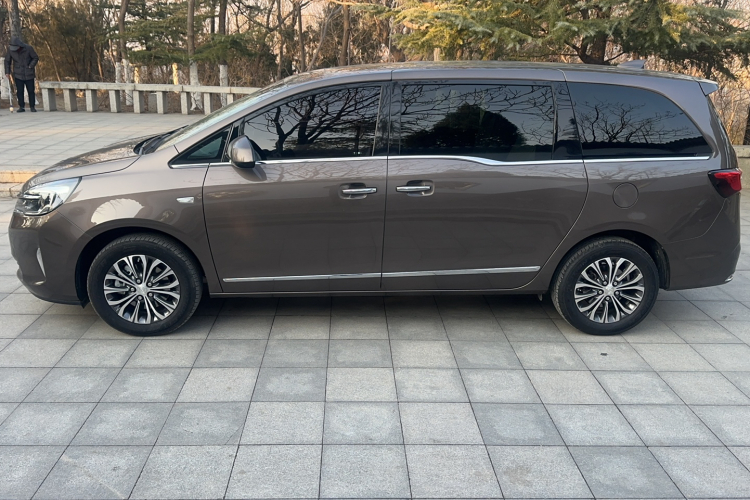 别克GL8 2022款 陆上公务舱 652T 豪华型车身外观6007