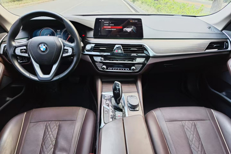 宝马5系新能源 2019款 530Le 豪华套装中控内饰7004