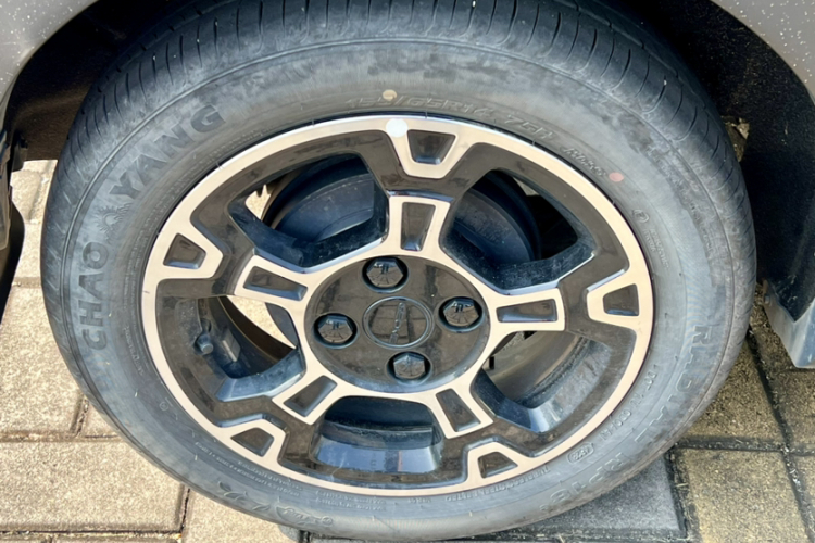 吉利银河 2024款 200km 熊猫骑士车身外观6010