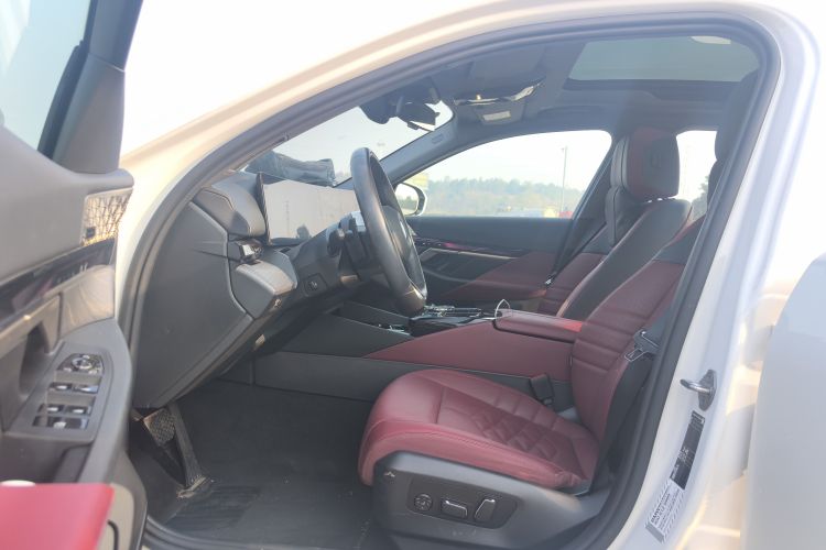 宝马5系 2024款 530Li 尊享型 M运动套装中控内饰7003