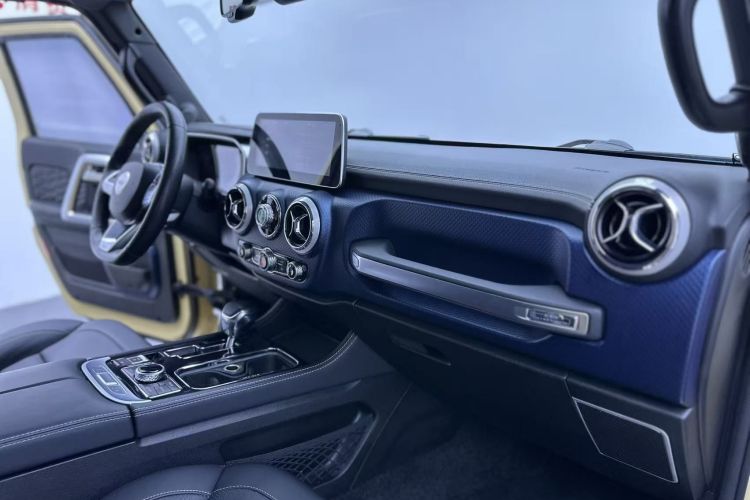 北京BJ40 2019款 2.3T 自动四驱环塔冠军版 国VI中控内饰7009