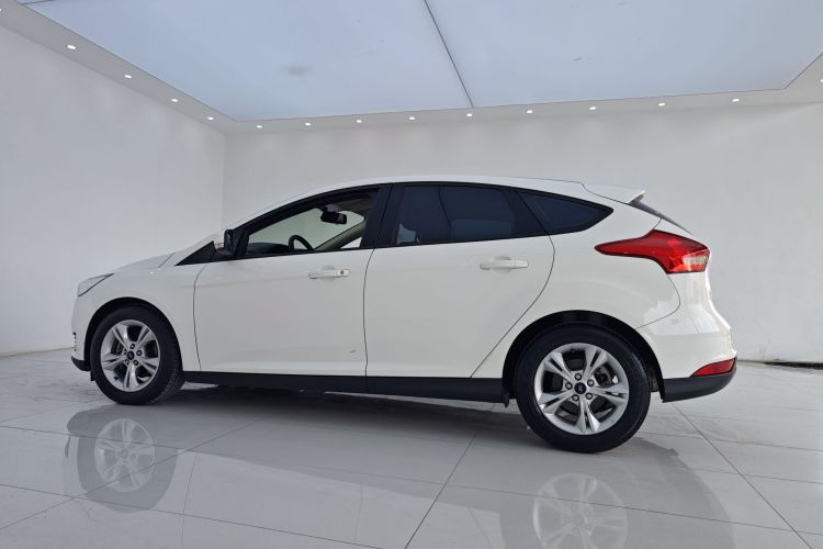 福特 福克斯 2018款 两厢经典 1.6L 自动舒适型智行版车身外观6010