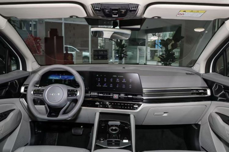 起亚 狮铂拓界 2025款 1.5T 两驱尊贵版中控内饰7002