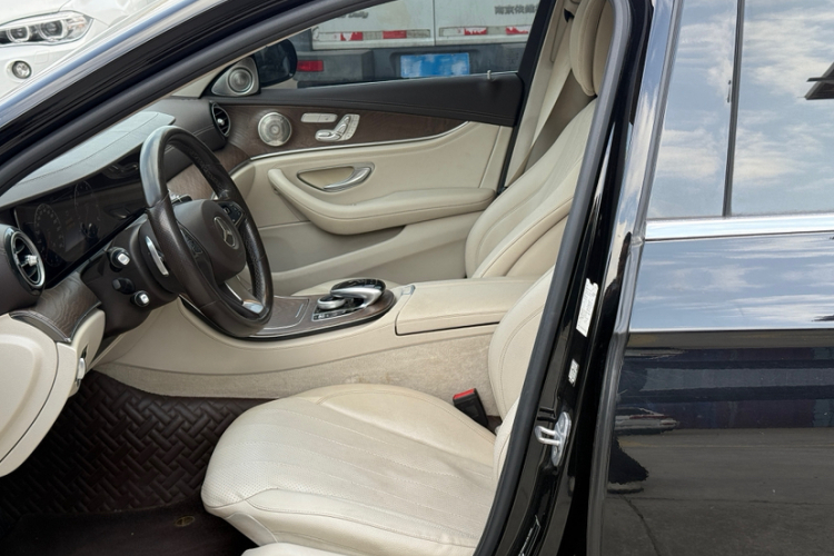 奔驰E级 2018款 改款 E 300 L 时尚型中控内饰7005