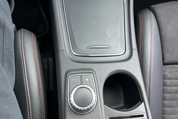 奔驰CLA 2016款 改款 CLA 220 4MATIC中控内饰7002