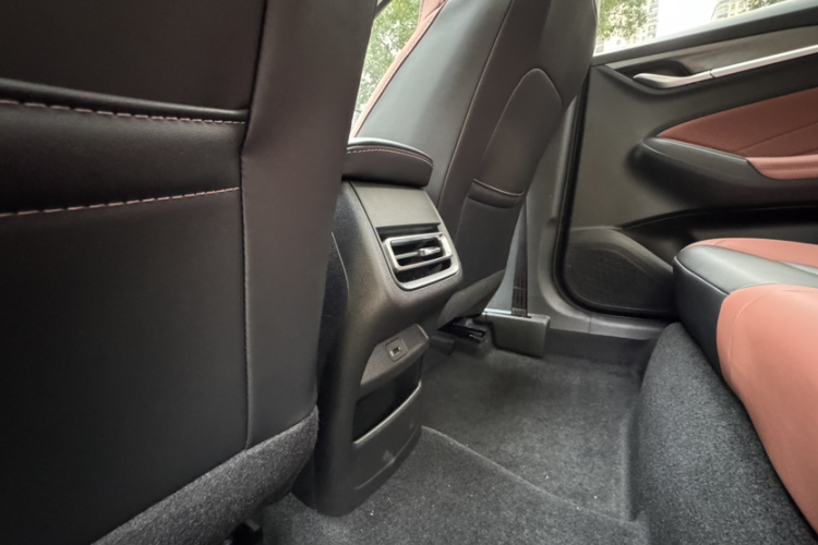 长安 逸动 2024款 PLUS 蓝鲸NE 1.4T GDI DCT高能版中控内饰7005