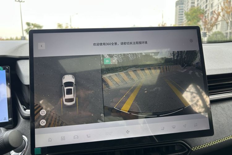 领克03 2025款 1.5TD DCT冠军版Pro中控内饰7005