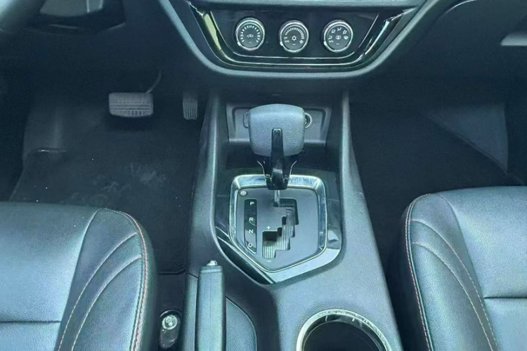 东南DX3 2018款 1.5T CVT尊贵型车身外观6002