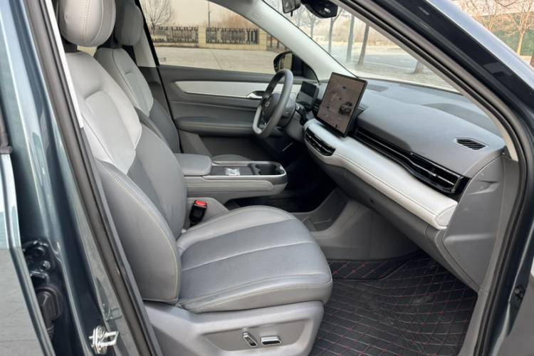 奔腾 悦意03 2025款 565km 悠享版局部细节41