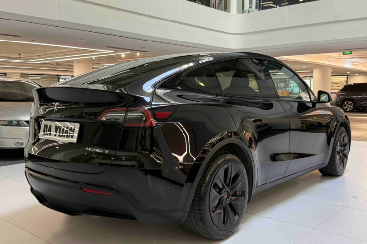 特斯拉 Model Y 2022款 改款 后轮驱动版车身外观6006