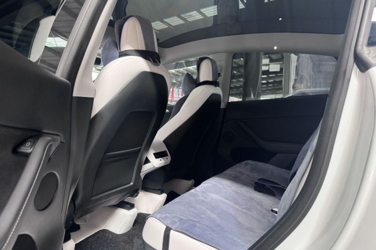 特斯拉 Model Y 2021款 长续航全轮驱动版中控内饰7005