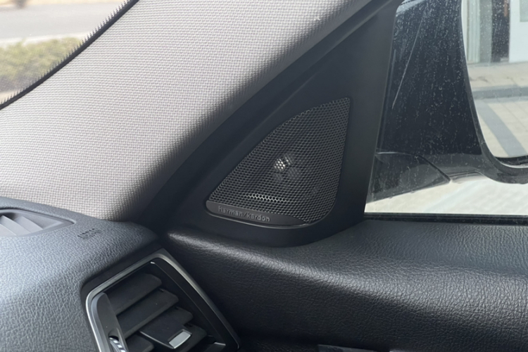 宝马3系 2018款 320Li M运动曜夜版局部细节9001