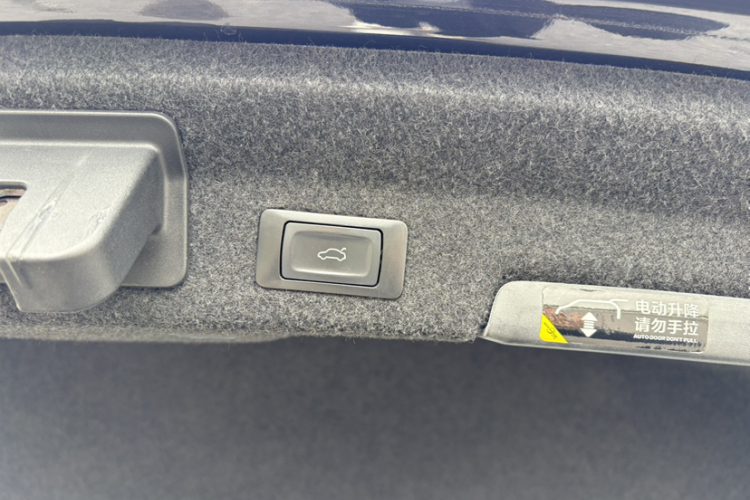 奥迪A6L 2019款 45 TFSI quattro 尊享致雅型中控内饰7001