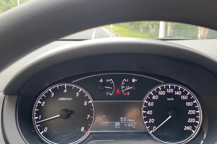 日产 骐达TIIDA 2016款 1.6L CVT酷动版中控内饰15