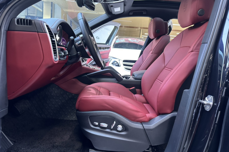 保时捷 Cayenne新能源 2021款 Cayenne E-Hybrid 2.0T中控内饰7010