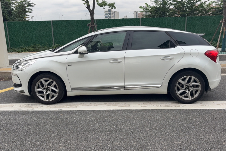 DS 5 2013款 1.6T 雅致版THP160车身外观6009
