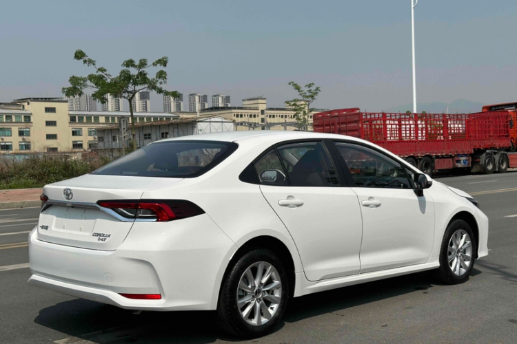 丰田 卡罗拉 2023款 1.2T 精英版车身外观6005