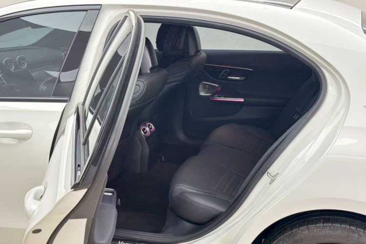 奔驰C级 2023款 改款 C 260 L 皓夜运动版中控内饰7008