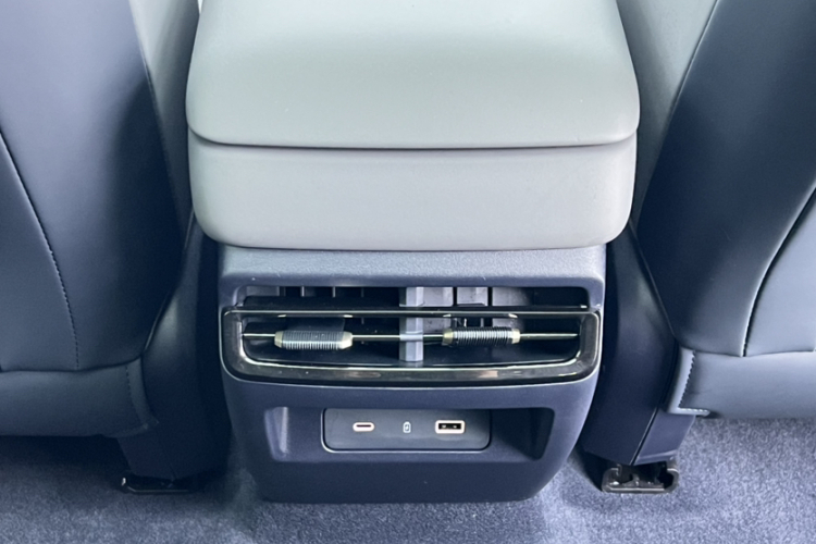 领克07 2024款 EM-P 126长续航 Ultra局部细节9003