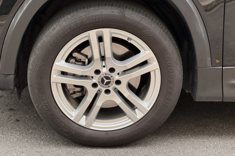 奔驰GLB 2023款 GLB 220 动感型车身外观6002