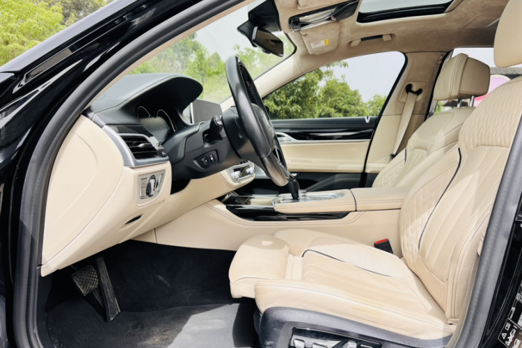 宝马7系 2017款 740Li xDrive 豪华型中控内饰7006