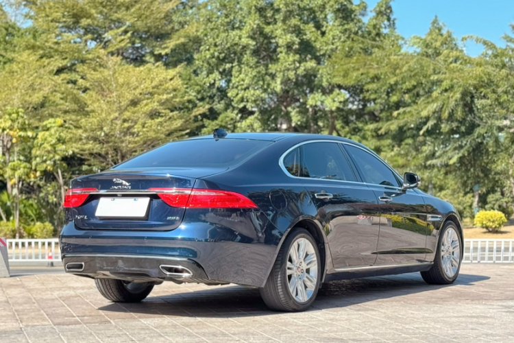 捷豹XFL 2018款 XFL 2.0T 250PS 豪华版车身外观6004