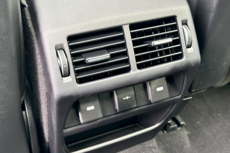 路虎 发现运动版 2020款 249PS R-Dynamic 性能科技版 5座中控内饰7005