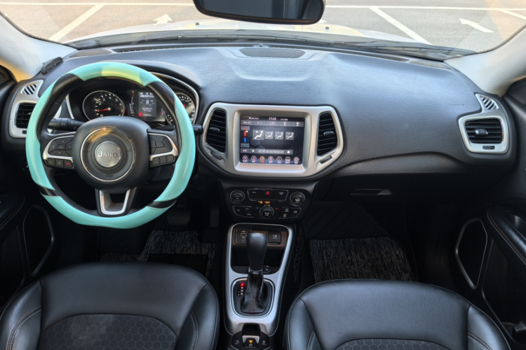 Jeep 指南者 2019款 220T 自动悦享版中控内饰7005