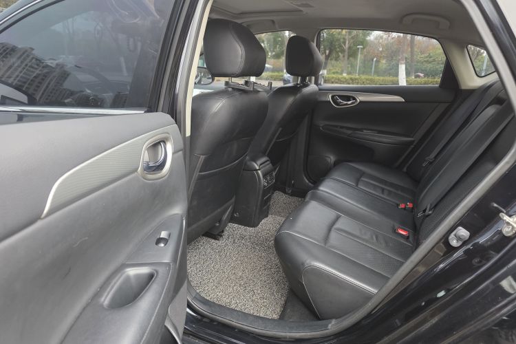 日产 轩逸 2014款 1.6XV CVT尊享版中控内饰7003