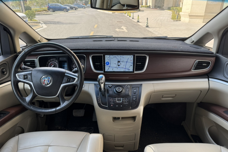别克GL8 2017款 25S 豪华型 国V中控内饰7009